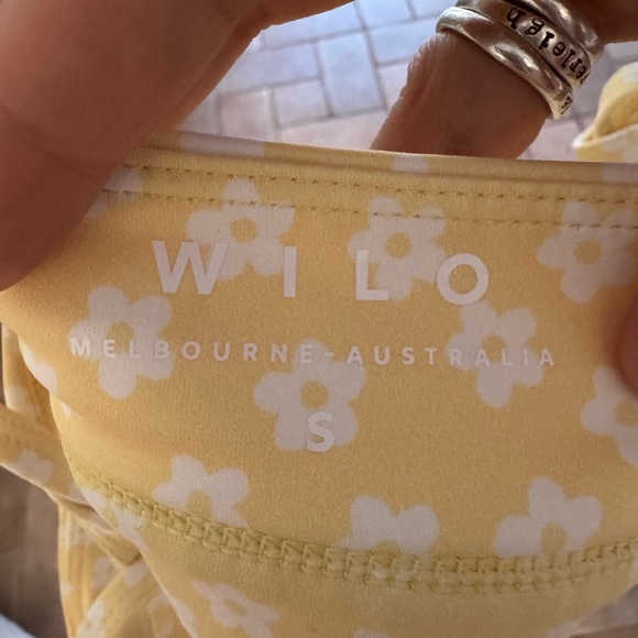 Wilo the Label Bold Floral Daisy Sports Bra and Biker Short Set - Picture 8 of 9